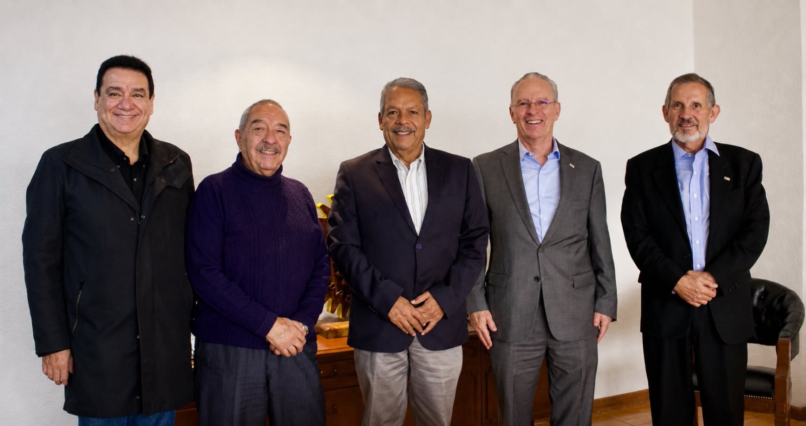 Representantes de la CTM y del Consejo Coordinador Empresarial durante una reunión sobre la agenda laboral de México