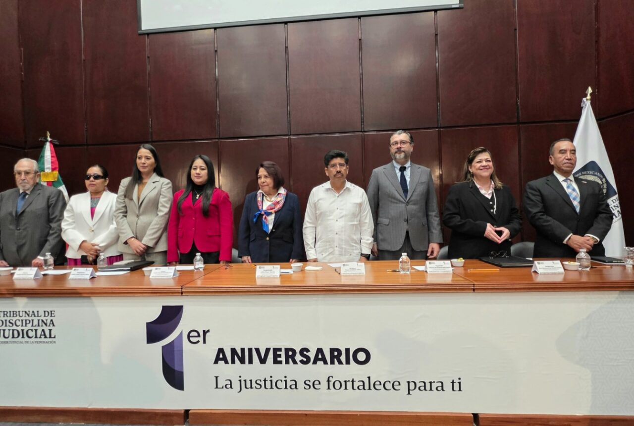 Integrantes del Tribunal de Disciplina Judicial durante la presentación de resultados de su primer año de labores
