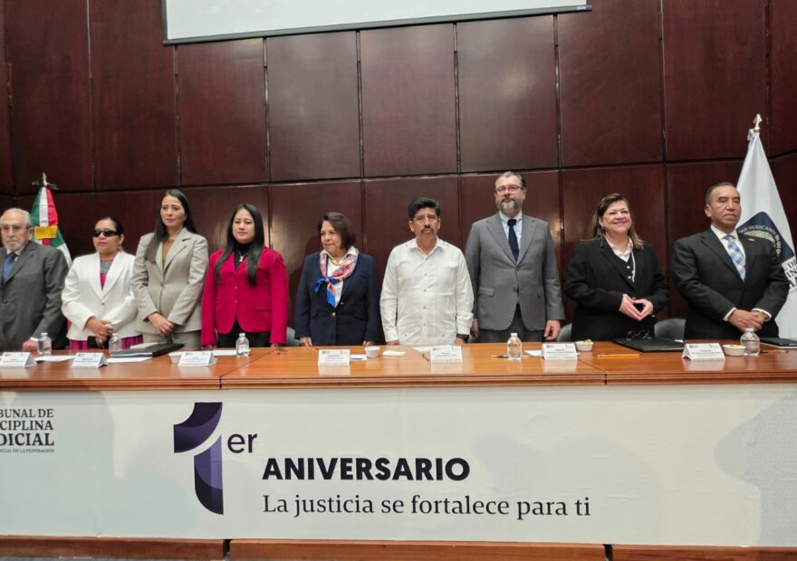Integrantes del Tribunal de Disciplina Judicial durante la presentación de resultados de su primer año de labores