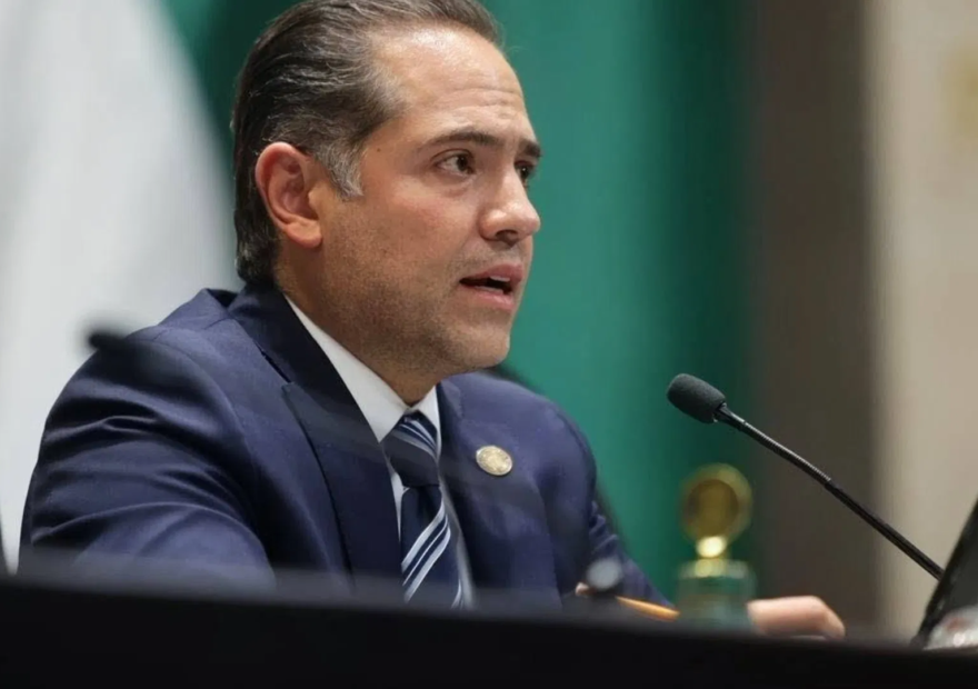 Diputado Raúl Bolaños-Cacho Cué durante una entrevista en San Lázaro